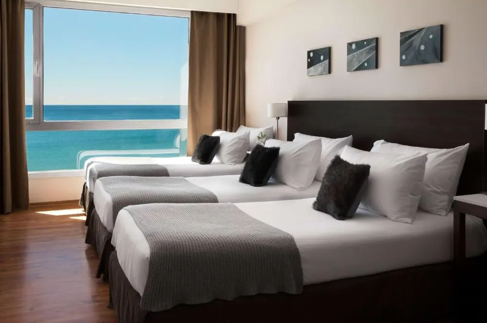 Hotel Dazzler by Wyndham Puerto Madryn tres camas individuales