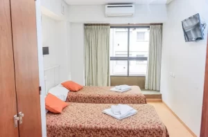 Hotel Dion camas individuales con toallas