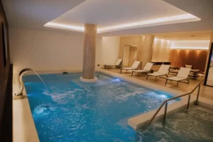 Hotel Dos Reyes pileta bajo techo