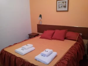 Hotel Terrazas del Rincón cama doble con toallas