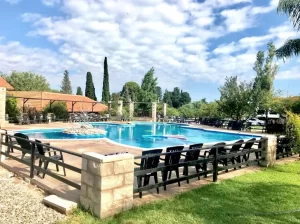 Hotel Torres del Sol sillones de la pileta