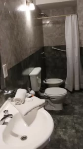 Hotel Valle del Sol baño completo