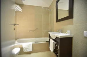 Hotel Versailles baño completo