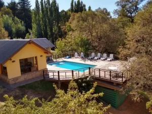 Aparthotel Peumayén sillones de la pileta