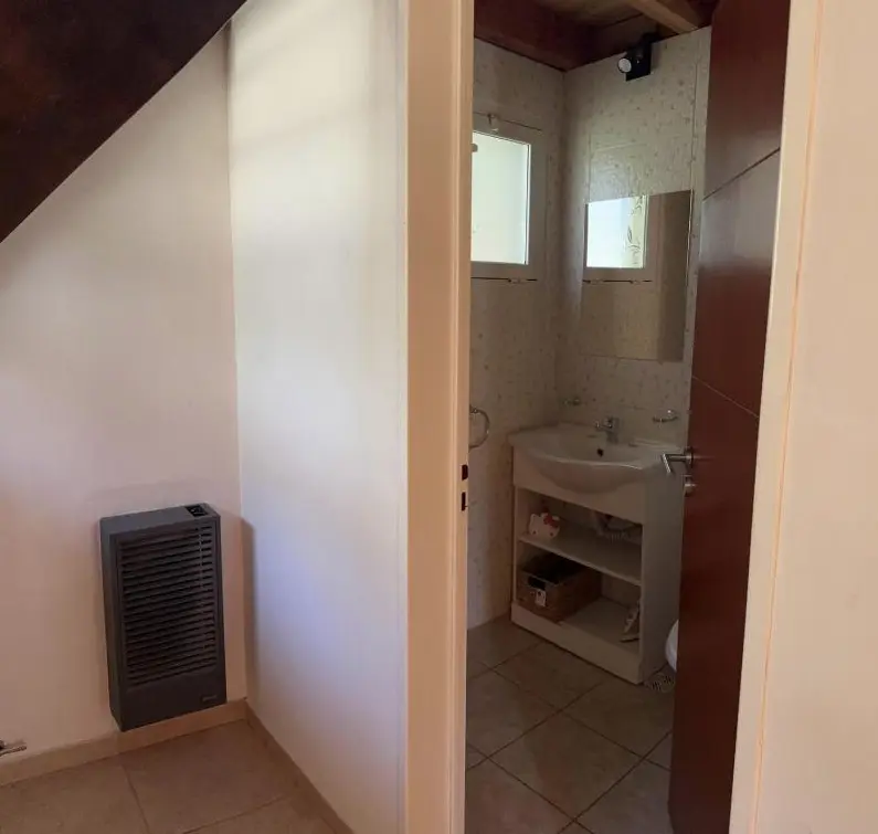 Cabaña Las Luisa puerta del baño