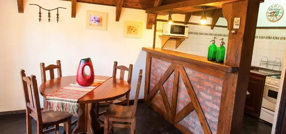 Cabañas Antilhué mesa de comedor