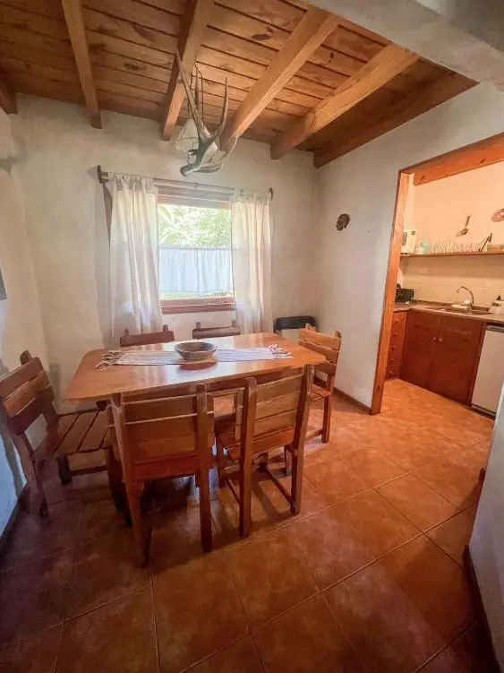 Cabañas Arique mesa de comedor