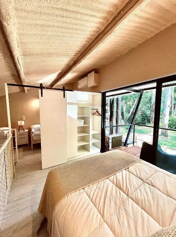 Cabañas Sol de Abril cama doble junto al armario