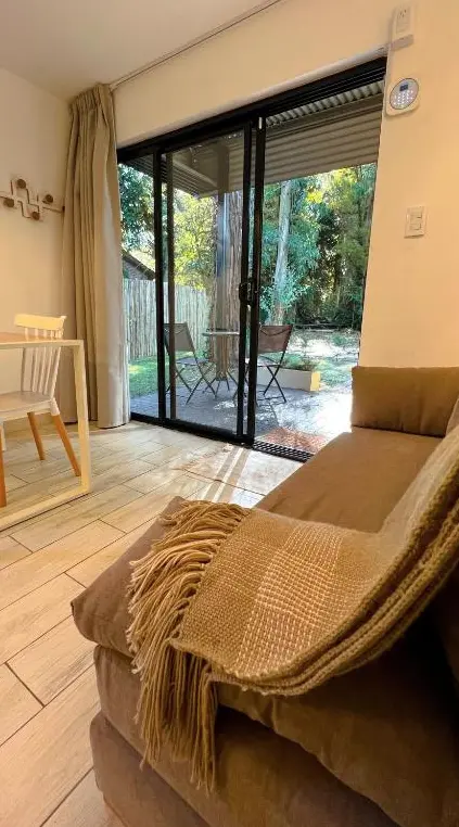 Cabañas Sol de Abril puerta de vidrio