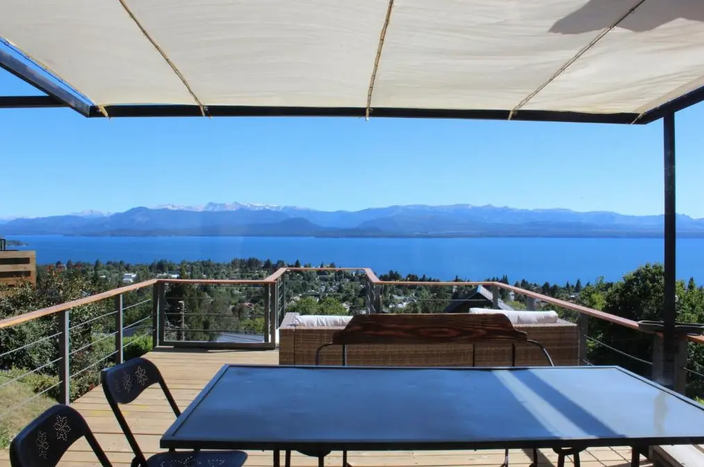 Cabañas Ventanas al Lago balcón