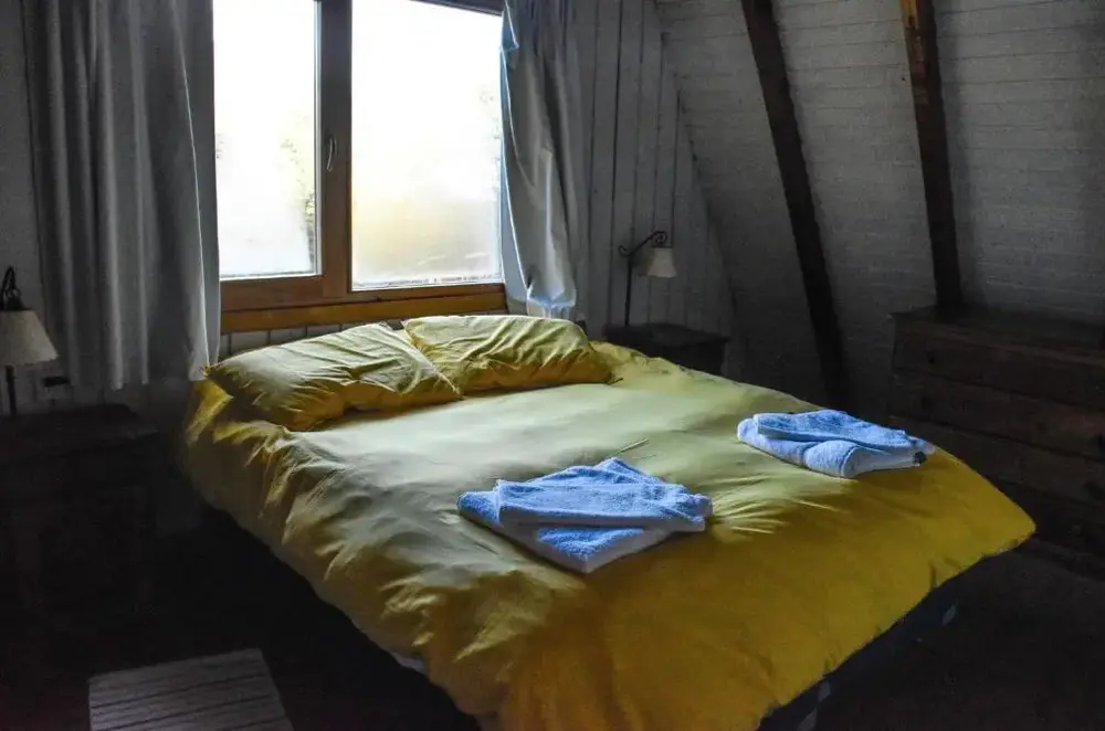 Cabañas Villa Pañil cama doble con toallas