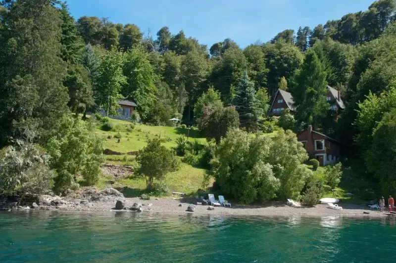 Cabañas Villa Pañil desde el lago
