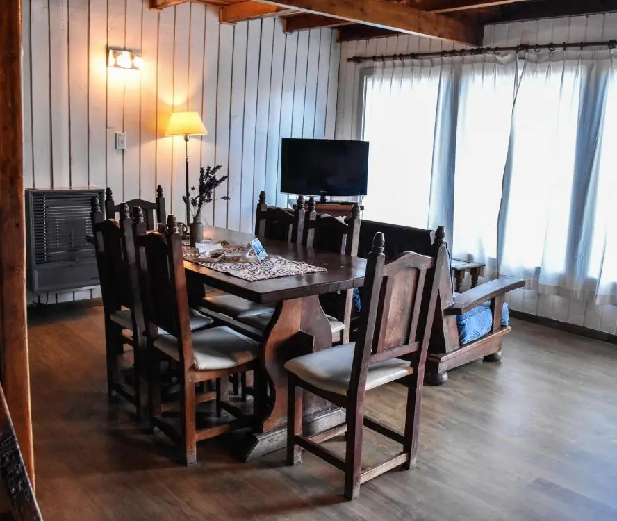 Cabañas Villa Pañil mesa de comedor