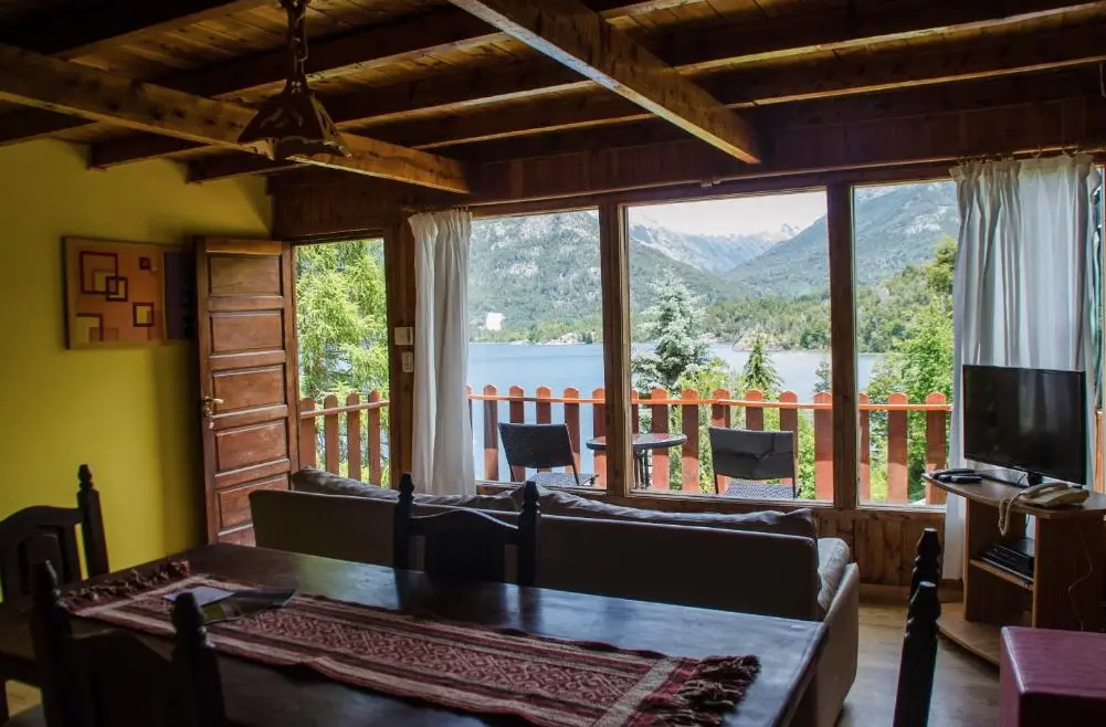 Cabañas Villa Pañil ventana al balcón