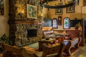 Hostería La Posta del Cazador chimenea
