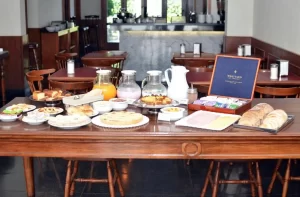 Hotel Altos de Güemes desayuno