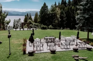 Hotel Basia mesas afuera