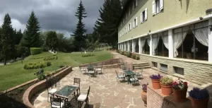 Hotel Gran Panamericano mesas afuera