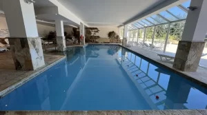 Hotel Huinid Bustillo pileta
