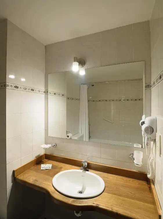 Hotel Intermonti espejo del baño