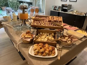 Hotel Kenton Palace desayuno