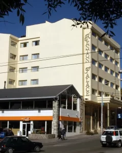 Hotel Kenton Palace por fuera