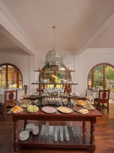 Hotel Le Chatelet desayuno