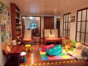 Hotel Le Chatelet sala de juegos