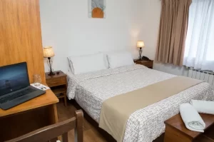 Hotel NBH Premier cama doble con toallas