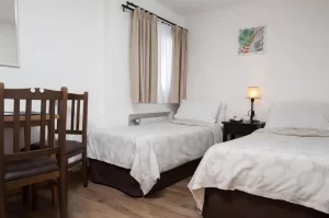 Hotel NBH Premier camas individuales junto a la ventana