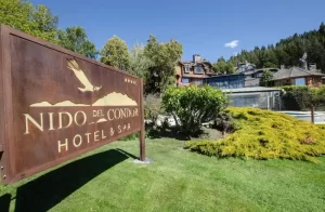 Hotel Nido del Cóndor cartel