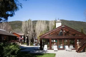 Resort Rincón de los Andes pileta por fuera