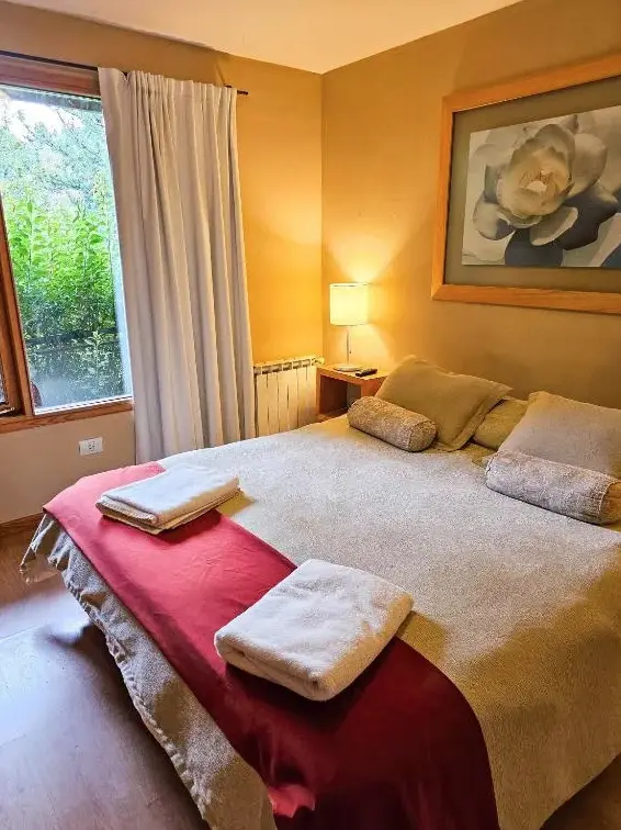 Aparthotel Das Rosenhaus cama doble junto a la ventana