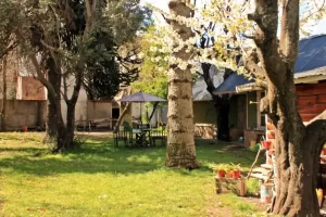 Hostel Alhue Patagonia patio