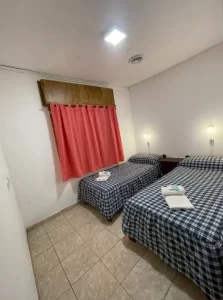 Hostel Danny camas individuales con toallas