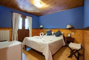 Hostería Hainen cama doble junto a la ventana