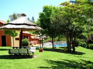 Hotel Altos del Rincón jardín