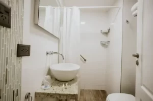 Hotel Club del Golf baño completo