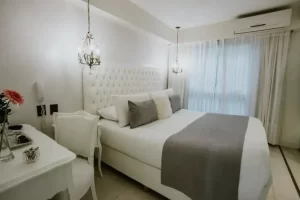 Hotel Club del Golf cama doble junto a la ventana
