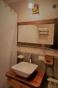 Hotel Don Pepe espejo del baño
