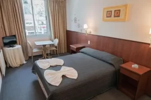 Hotel Etoile cama doble con toallas