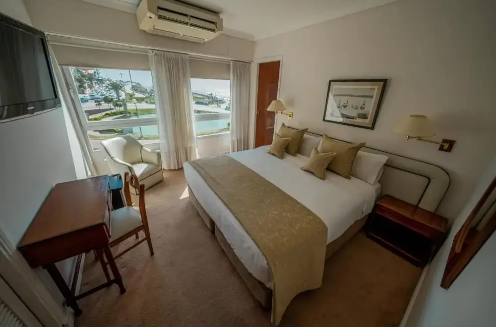 Hotel Iruña cama doble