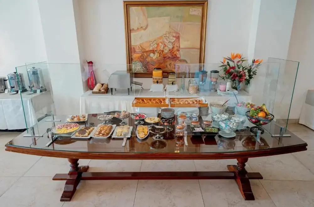 Hotel Iruña desayuno