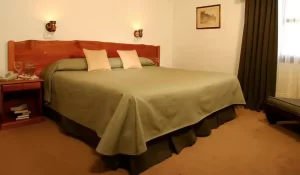 Hotel Michelangelo cama doble junto a la ventana