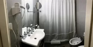 Hotel Miglierina baño completo