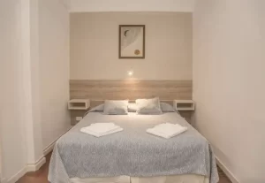 Hotel Nuevo Boulevard cama doble con toallas