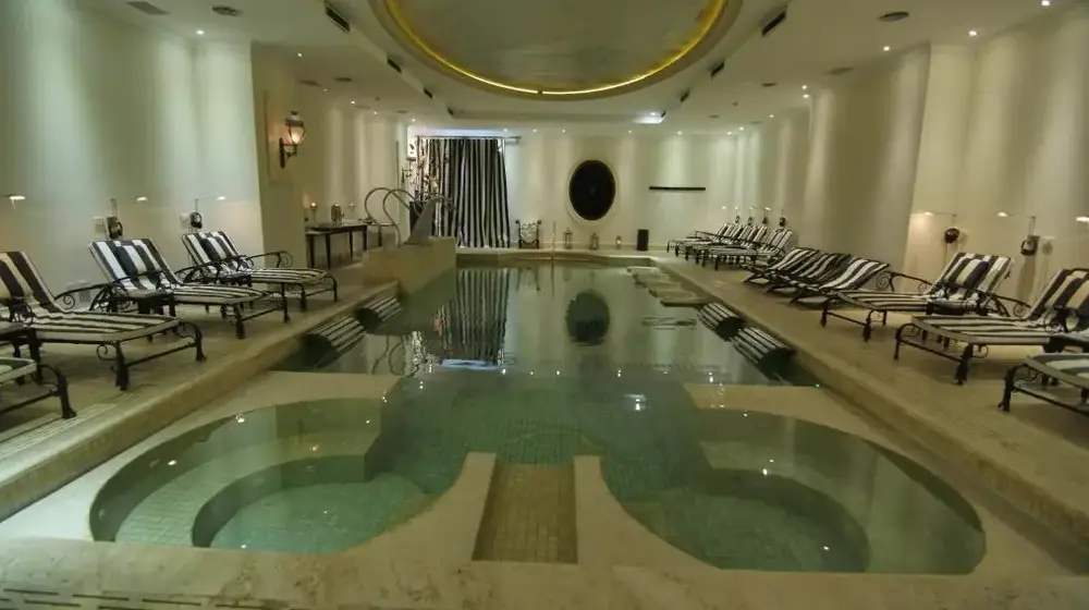 Hotel Sainte Jeanne pileta cubierta