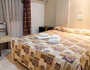 Hotel San Remo cama doble con toallas