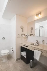Hotel Tolosa espejo del baño