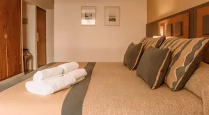 Hotel Tronador cama doble con toallas